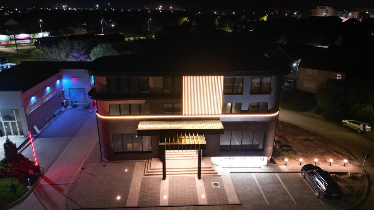 Hotel Gracian Szávaszentdemeter Kültér fotó